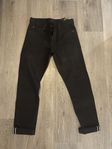 Uniqlo svarta selvedge jeans