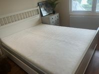 160x200 säng med resårmadrasser samt bäddmadrass