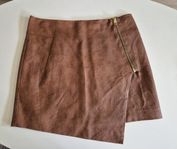 Brun kort kjol * fuskskinn * Stl 40