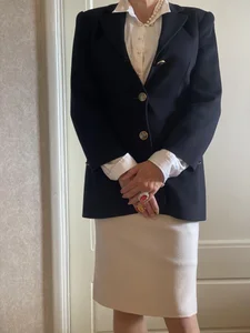 Marinblå kavaj från Laurél Classics i nyskick. Unisex