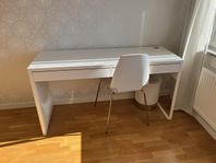 skrivbord med stol 