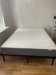 IKEA 140cm madrass med stomme