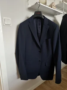 Kostym från Turo mörkblå/grå. 