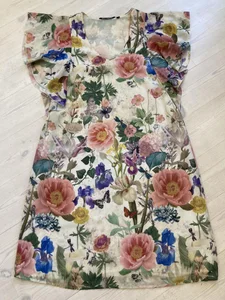 Klänning blommig