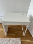 Ikea skrivbord :