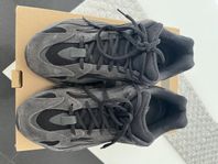 Adidas originals Yeezy Boost 700 V2 -EUR 42 
