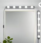 Sminkspegel med två lampor från IKEA