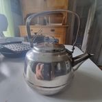 Kaffepanna, grilljärn och stekpanna.