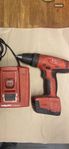 HILTI SKRUVDRAGARE + BATTERI + LADDARE