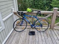 Racercykel Specialized Secteur + Bell-hjälm & Shimano-skor
