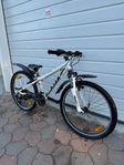 Scott Scale 24" cykel med framdämpare