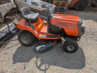 husqvarna traktor med tillhör 