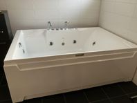 Bortskänkes: stort badkar bubbelbad