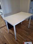 Skrivbord/matbord