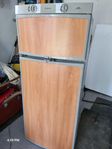 Stor Dometic kyl med separat frys, gas/12v/230v