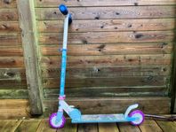 Sparkcykel med Frost-tema.