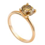 Exklusiv vigselring naturlig diamant värde cirka 120 000 kr