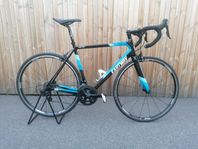 Racercykel helt i kolfiber med 11 delad shimano 105.