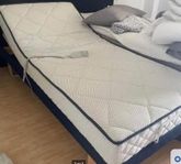 Ställbar säng (90)