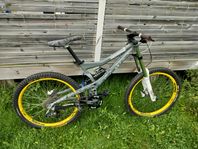 Mongoose Bootr downhill