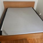 Möbler, Säng med madrass, söfa säng, stolar, bord, lampo