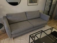 Grå soffa