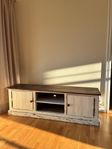 TV-bänk från Mio alternativt hallmöbel