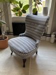Emmafåtölj renoverad, ny stoppning och tyg