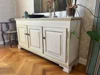 Gustavianskt sideboard / skänk