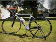 Nishiki Criterium racercykel – Shimano Sora, kolfibergaffe