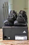 Helt splitternya Adidas Ultraboost Unisex Strl 44 (43)