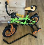 12 tums barncykel med stödhjul och cykelstång 