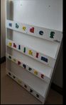 Letters bokhylla
