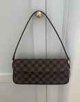 Louis Vuitton pochette i toppskick!