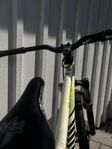Commencal Absolut Dirt Jump – RockShox, ONE, Kenda