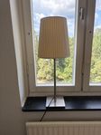 två lampor