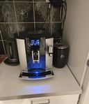 Jura E8 espressomaskin välskött, fungerar felfritt