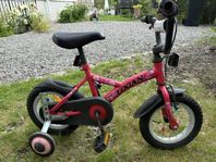 Liten cykel med stödhjul 