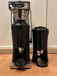 Coffee Queen Mega Gold med extra serveringsstation. 