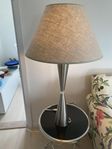 Bordslampa - rostfri fot, beige skärm