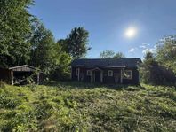 Charmigt hus med sjöutsikt och stor tomt