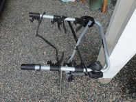 Dragkroksmonterad cykelhållare 3 cyklar samt ljusramp