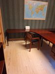 kontor skrivbord hyllor