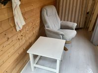 Fåtölj med bord