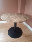 Marmor matbord  från Mio