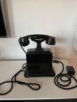 Gammeldags svart telefon, troligen sent 30-tal.
