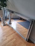 Stor spegel med silverram fasettslipning
