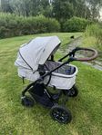Barnvagn med babyskydd och isofixbas