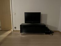 Tv bänk med 28 tums TV