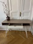 Skrivbord eller sminkbord
